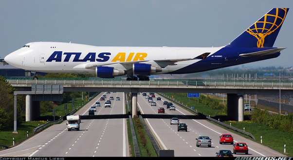 aeroporto-sopra-autostrada