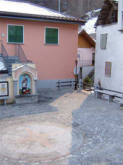 specchio-viganella-paese-illuminato