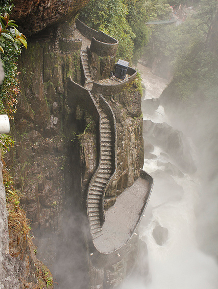 Le scalinate più ripide del mondo-Pailon-del-diablo,-Ecuador