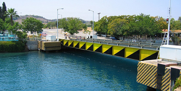 ponte-sommergibile-corinto