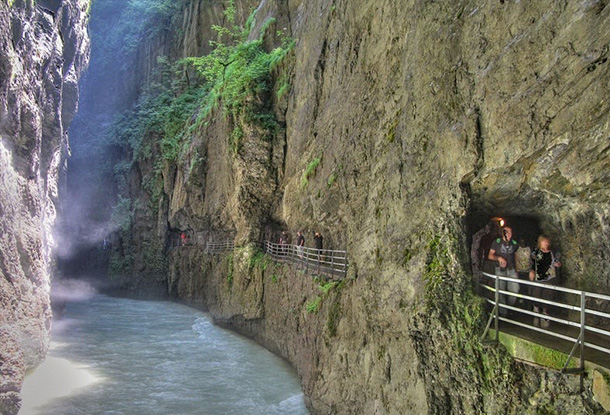 passerella-gola-aare-svizzera